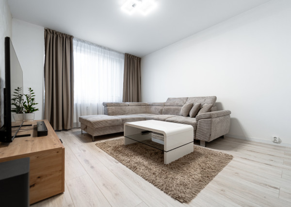 REZERVOVANÉ! Moderný 2 izb. BYT po kompletnej rekonštrukcií, KE - Nad jazerom