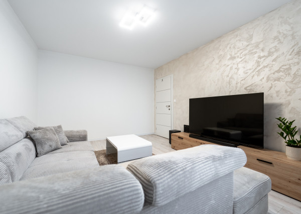 REZERVOVANÉ! Moderný 2 izb. BYT po kompletnej rekonštrukcií, KE - Nad jazerom