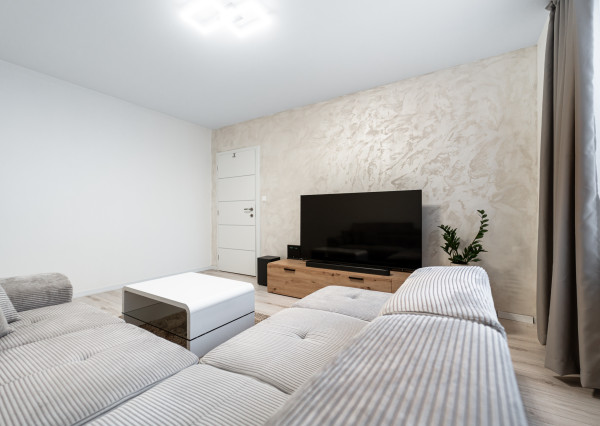 REZERVOVANÉ! Moderný 2 izb. BYT po kompletnej rekonštrukcií, KE - Nad jazerom