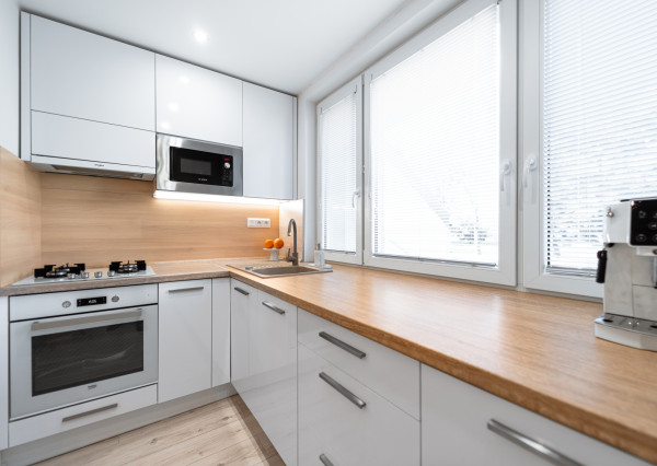 REZERVOVANÉ! Moderný 2 izb. BYT po kompletnej rekonštrukcií, KE - Nad jazerom