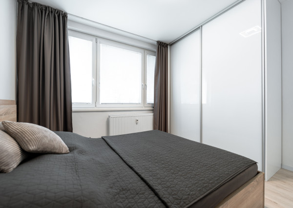 REZERVOVANÉ! Moderný 2 izb. BYT po kompletnej rekonštrukcií, KE - Nad jazerom