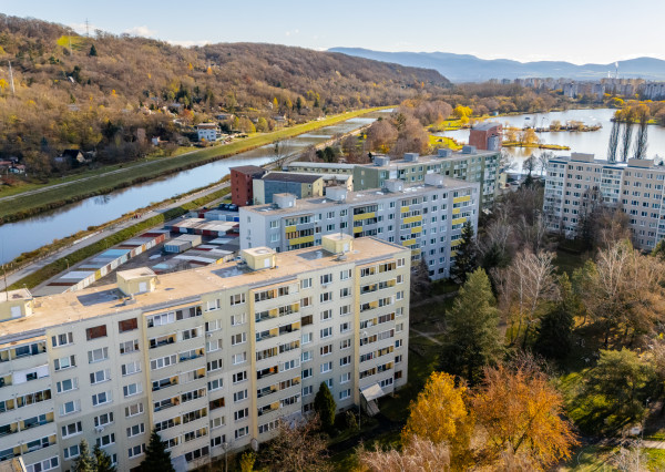 REZERVOVANÉ! Moderný 2 izb. BYT po kompletnej rekonštrukcií, KE - Nad jazerom