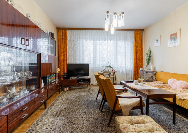 NA PREDAJ 3 - izb. byt s loggiou,70 m2, ČORDÁKOVA ul., - KVP