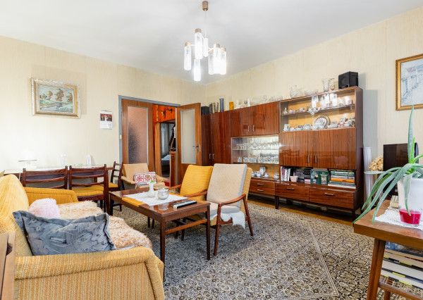 NA PREDAJ 3 - izb. byt s loggiou,70 m2, ČORDÁKOVA ul., - KVP