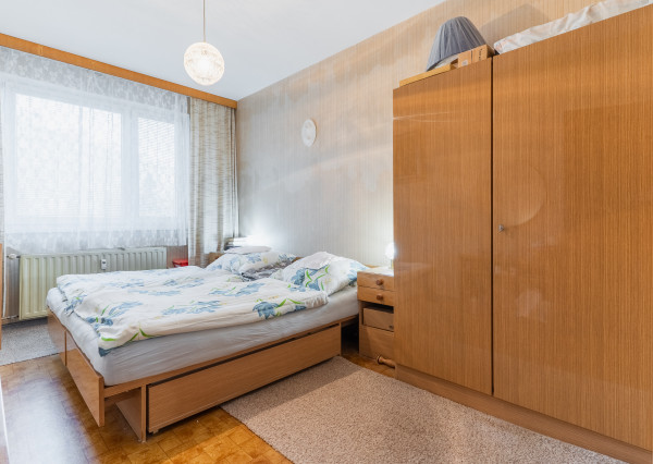 NA PREDAJ 3 - izb. byt s loggiou,70 m2, ČORDÁKOVA ul., - KVP