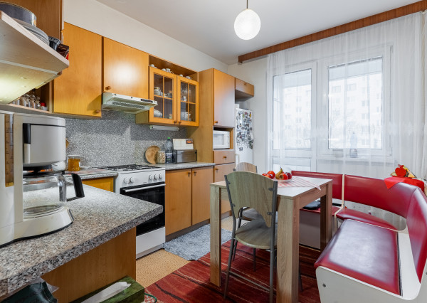 NA PREDAJ 3 - izb. byt s loggiou,70 m2, ČORDÁKOVA ul., - KVP