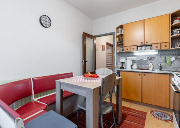 NA PREDAJ 3 - izb. byt s loggiou,70 m2, ČORDÁKOVA ul., - KVP