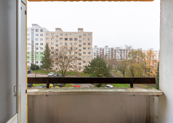 NA PREDAJ 3 - izb. byt s loggiou,70 m2, ČORDÁKOVA ul., - KVP