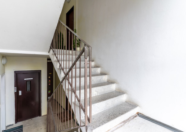 NA PREDAJ 3 - izb. byt s loggiou,70 m2, ČORDÁKOVA ul., - KVP