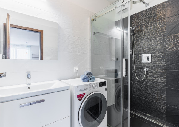 3 izb. BYT v novostavbe 2x balkón a garážové parkovacie miesto