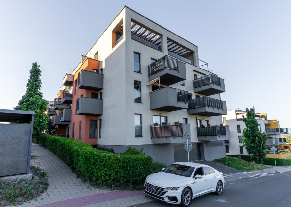 3 izb. BYT v novostavbe 2x balkón a garážové parkovacie miesto