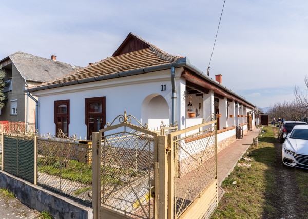 Zrekonštruovaný gazdovský dom, pozemok 1360m2, Méra-Maďarsko