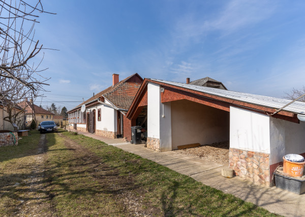 Zrekonštruovaný gazdovský dom, pozemok 1360m2, Méra-Maďarsko