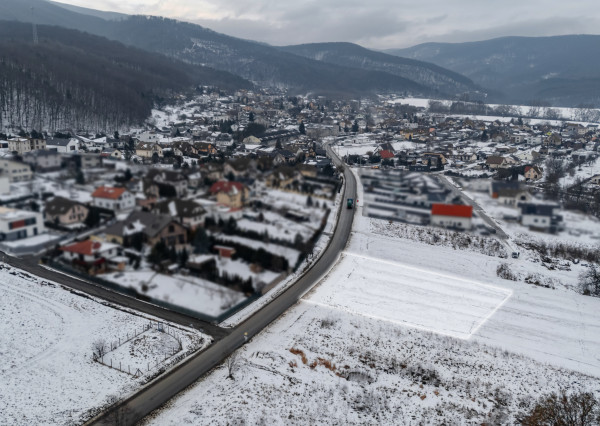 INVESTIČNÁ PRÍLEŽITOSŤ: Pozemok pre občiansku vybavenosť - 1033 m² – v obci Sokoľ