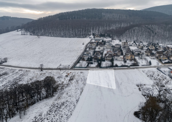 INVESTIČNÁ PRÍLEŽITOSŤ: Pozemok pre občiansku vybavenosť - 1033 m² – v obci Sokoľ