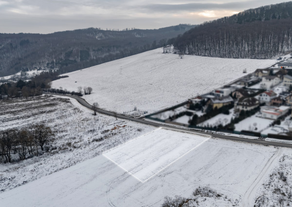 INVESTIČNÁ PRÍLEŽITOSŤ: Pozemok pre občiansku vybavenosť - 1033 m² – v obci Sokoľ