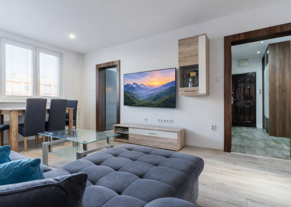 NA PREDAJ: Priestranný 3-izbový byt s loggiou v TOP lokalite, KE – Sever