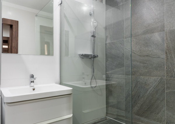 NA PREDAJ: Priestranný 3-izbový byt s loggiou v TOP lokalite, KE – Sever