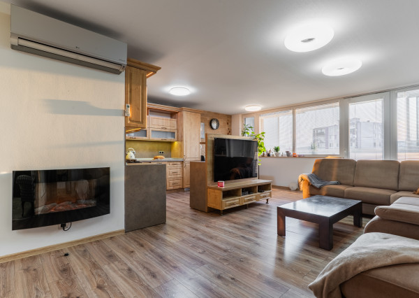 Priestranný 2,5 izb. BYT s loggiou Trieda SNP v Košiciach