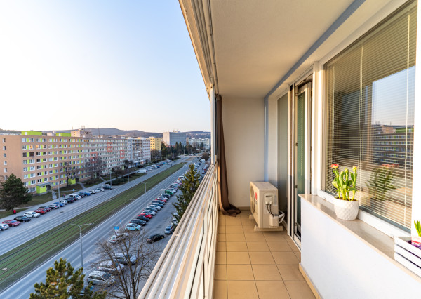 Priestranný 2,5 izb. BYT s loggiou Trieda SNP v Košiciach