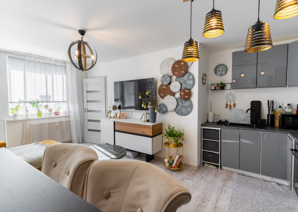 NA PREDAJ 1,5-izbový byt s loggiou s panoramatickým výhľadom na mesto