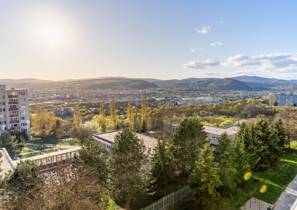 NA PREDAJ 1,5-izbový byt s loggiou s panoramatickým výhľadom na mesto