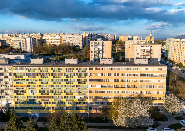 NA PREDAJ 1,5-izbový byt s loggiou s panoramatickým výhľadom na mesto