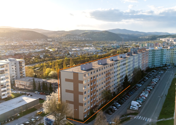 NA PREDAJ 1,5-izbový byt s loggiou s panoramatickým výhľadom na mesto