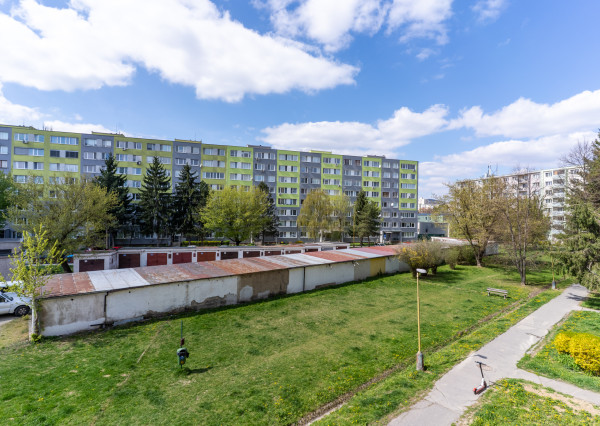 NA PREDAJ INVESTIČNÝ 1 izb. byt s loggiou, POVAŽSKÁ ul. KE - Terasa