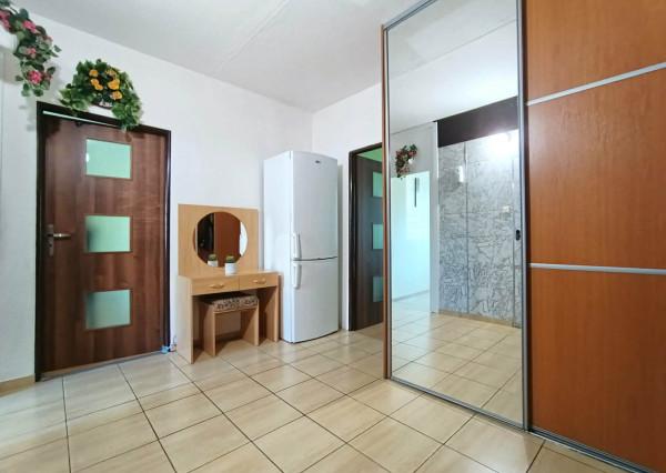 PRENÁJOM 2. iz. byt, loggia, MIKOVÍNIHO ul., Košice - Terasa