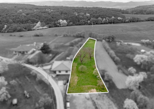 Stavebný pozemok - 2 693 m² - v obci Bunetice