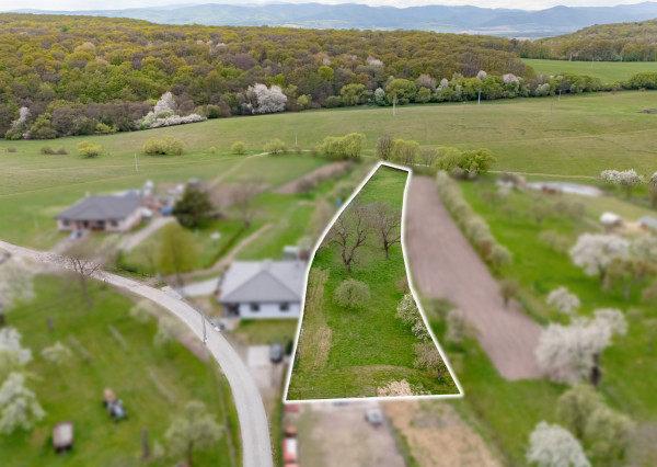 Stavebný pozemok - 2 693 m² - v obci Bunetice