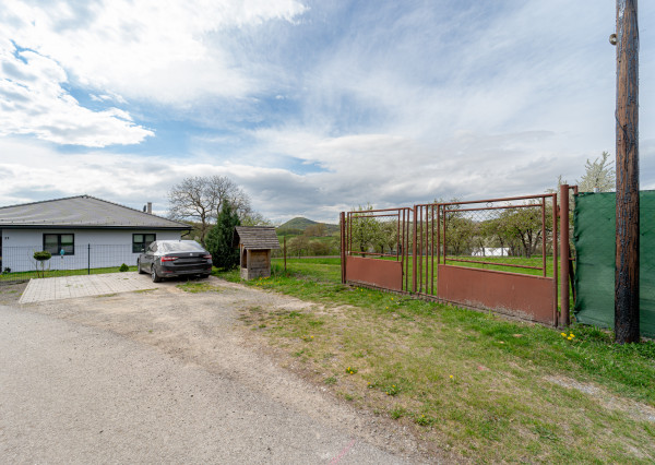 Stavebný pozemok - 2 693 m² - v obci Bunetice