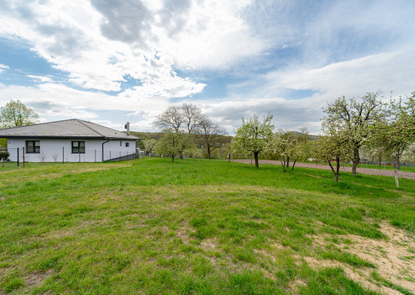 Stavebný pozemok - 2 693 m² - v obci Bunetice
