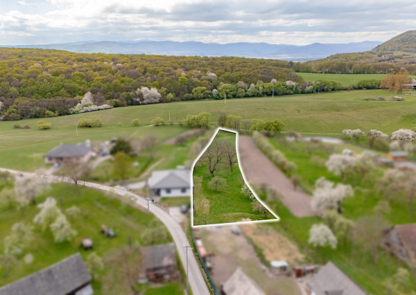 Stavebný pozemok - 2 693 m² - v obci Bunetice