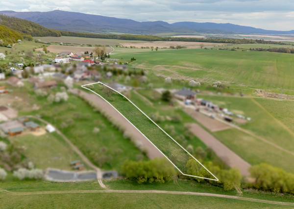 Stavebný pozemok - 2 693 m² - v obci Bunetice