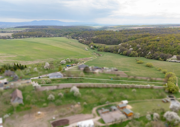 Stavebný pozemok - 2 693 m² - v obci Bunetice