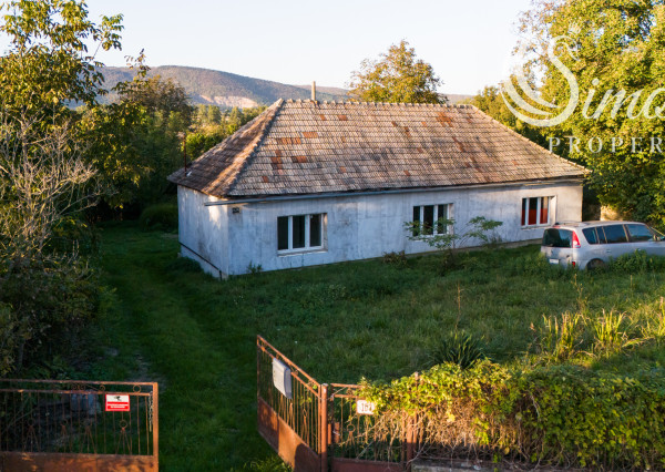 NA PREDAJ: Rodinný dom s veľkorysým 2899 m² pozemkom v obci Žarnov