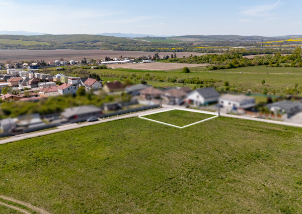 Stavebný pozemok v obci Ďurkov (KE – okolie) 511 m²