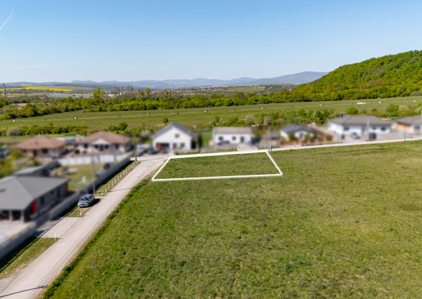 Stavebný pozemok v obci Ďurkov (KE – okolie) 511 m²