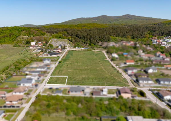 Stavebný pozemok v obci Ďurkov (KE – okolie) 511 m²