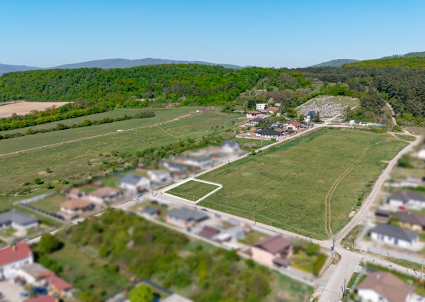 Stavebný pozemok v obci Ďurkov (KE – okolie) 511 m²