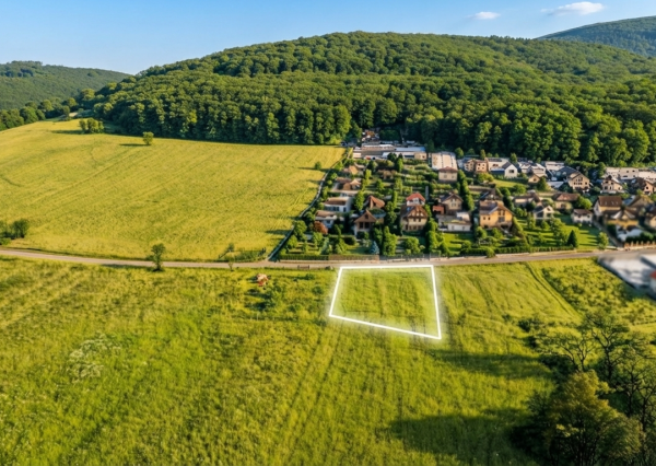 INVESTIČNÁ PRÍLEŽITOSŤ: Pozemok pre občiansku vybavenosť - 1033 m² – v obci Sokoľ