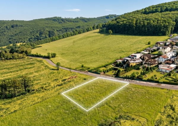 INVESTIČNÁ PRÍLEŽITOSŤ: Pozemok pre občiansku vybavenosť - 1033 m² – v obci Sokoľ