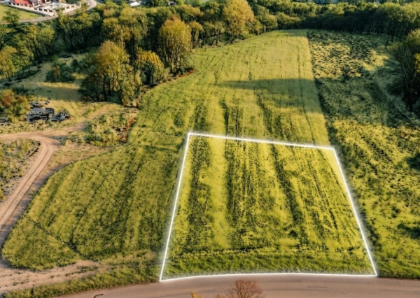 INVESTIČNÁ PRÍLEŽITOSŤ: Pozemok pre občiansku vybavenosť - 1033 m² – v obci Sokoľ