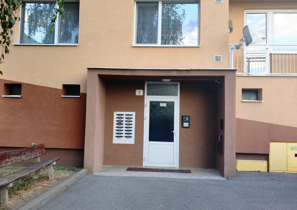 2-izbový byt s balkónom v obci Rozhanovce (KE-okolie) len 10 km od Košíc