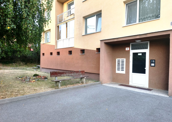 2-izbový byt s balkónom v obci Rozhanovce (KE-okolie) len 10 km od Košíc