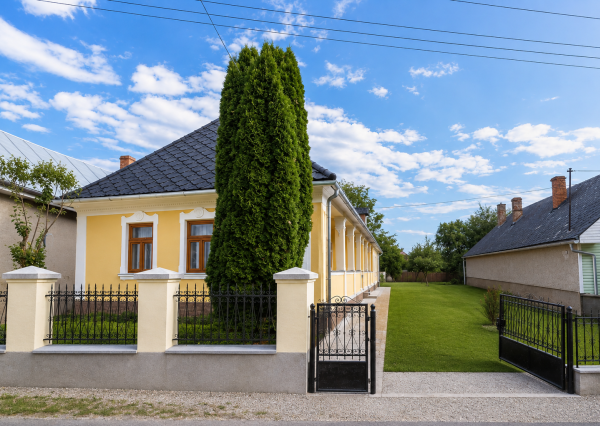 PREDAJ Pozemok 1357m²+starý gazdovský dom – Košická Polianka