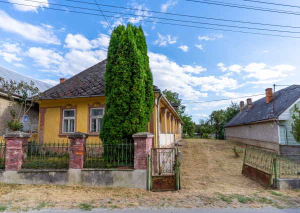 PREDAJ Pozemok 1357m²+starý gazdovský dom – Košická Polianka