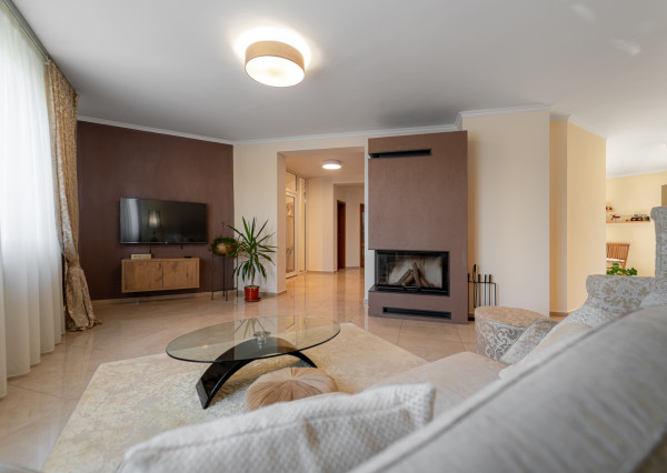 Luxusný Rodinný dom s wellness, garážou a zimnou záhradou v prestížnej lokalite KE-Sever (Kalvária)